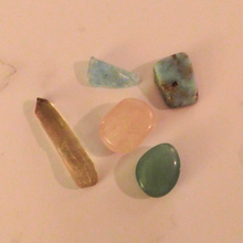 Load image into Gallery viewer, Healing Relationships Meditation Bundle - Meditations, Cards and Crystals and premium USB stick